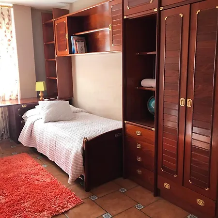 Con Amplia Terraza Cerca Del Hospital Clinico Apartmán *