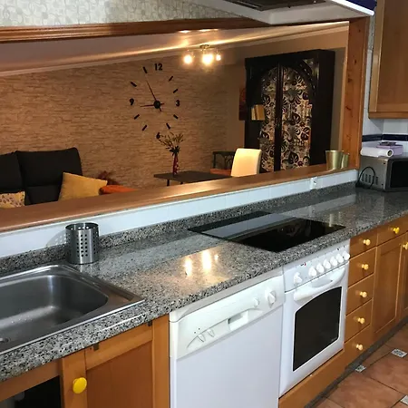 Apartmán Con Amplia Terraza Cerca Del Hospital Clinico *