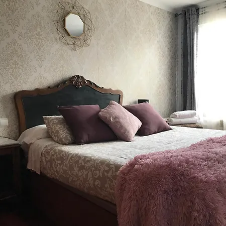 Con Amplia Terraza Cerca Del Hospital Clinico