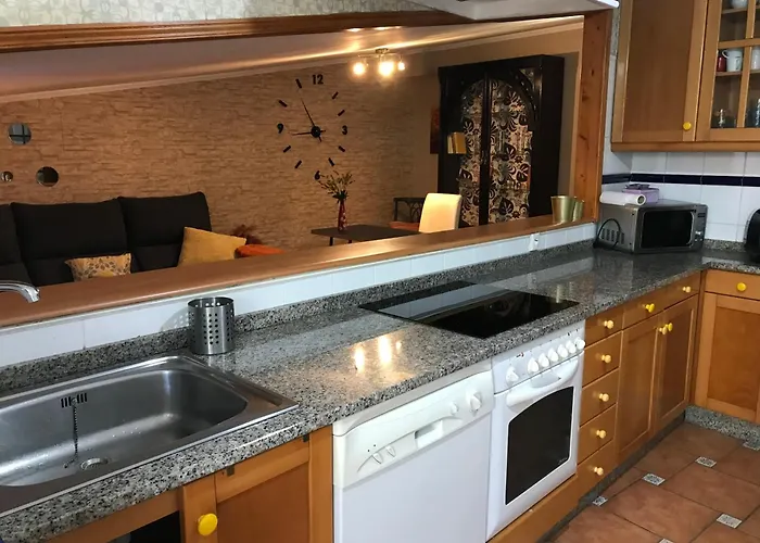 Διαμέρισμα Con Amplia Terraza Cerca Del Hospital Clinico *