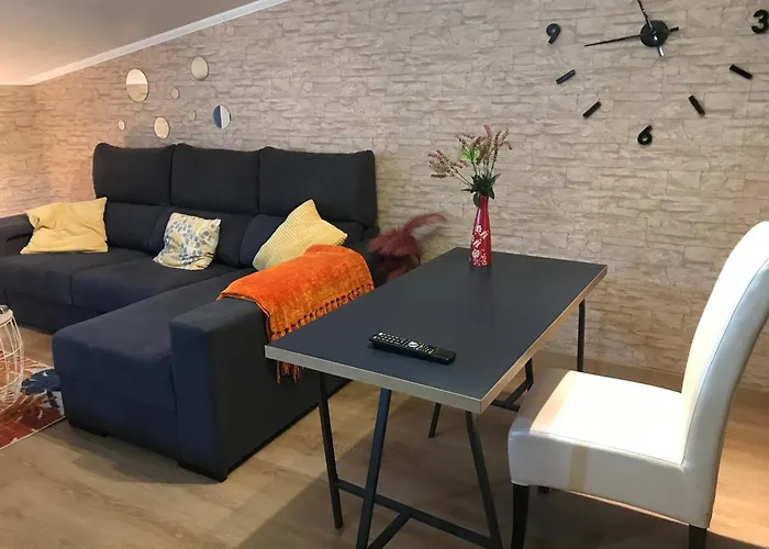 Con Amplia Terraza Cerca Del Hospital Clinico *