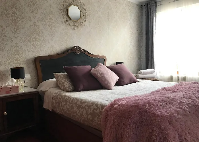 Con Amplia Terraza Cerca Del Hospital Clinico