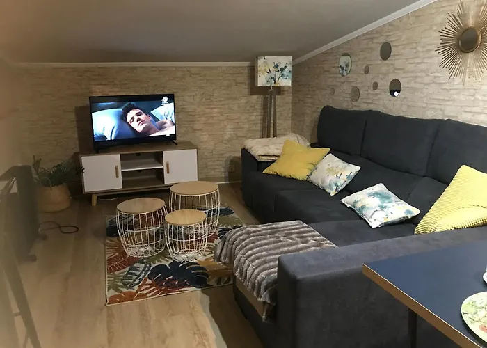 Con Amplia Terraza Cerca Del Hospital Clinico Διαμέρισμα *