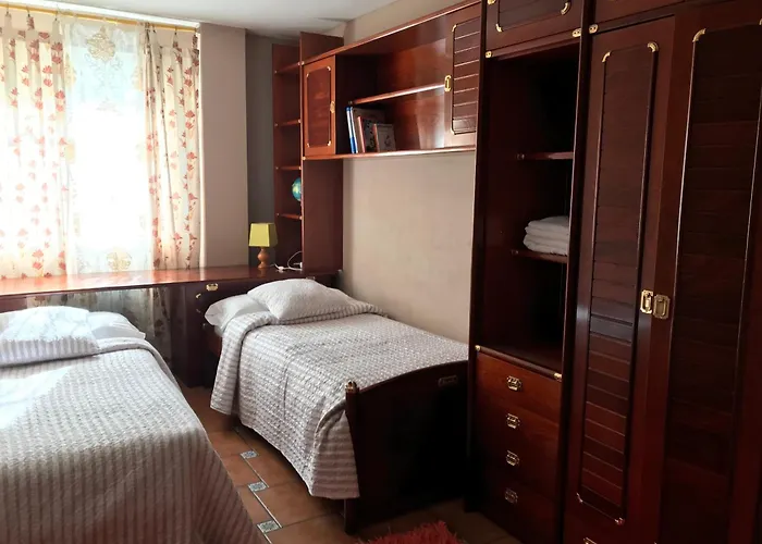 Con Amplia Terraza Cerca Del Hospital Clinico Διαμέρισμα *